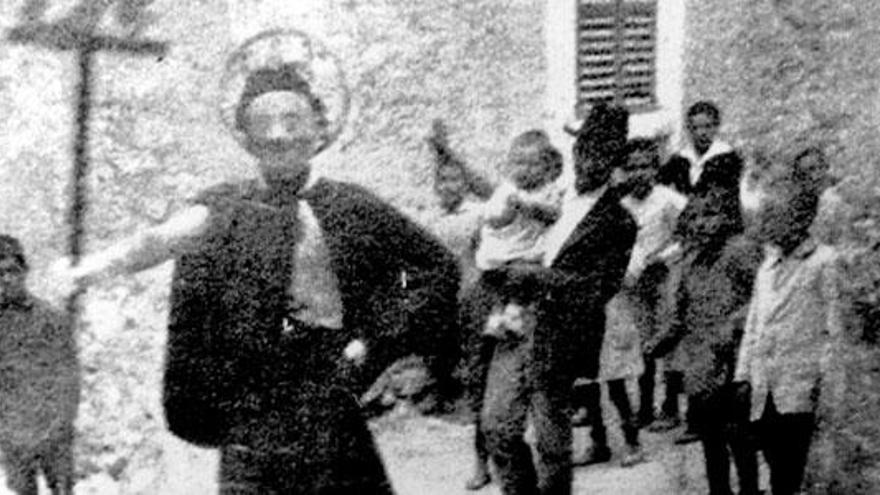 Danza de Sant Joan Pelós en 1892, en una esquina de las calles de Felanitx