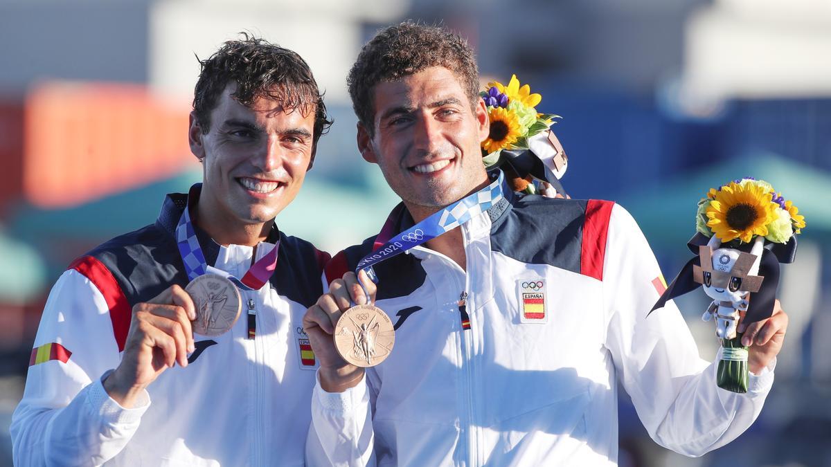 Los medallistas de Vela, muy emocionados