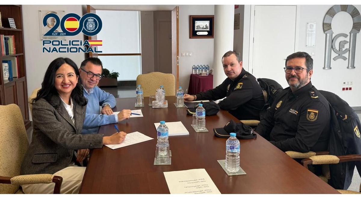 El Interlocutor Policial Sanitario de Córdoba se reune con representantes del Colegio Oficial de Farmacéuticos de Cordoba.