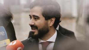 Vox mira de reüll Alvise i utilitzarà  la seva "corrupció" per atacar-lo