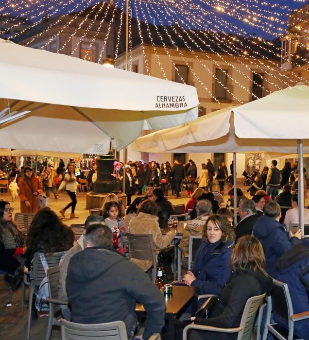 Las calles de Vigo, de nuevo atestadas de gente y de coches // Marta G. Brea