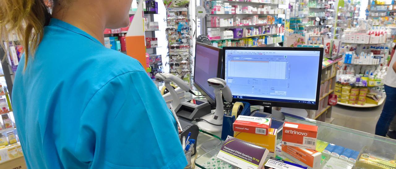 Las farmacias canarias piden poder cambiar recetas si no hay medicamentos -  La Provincia