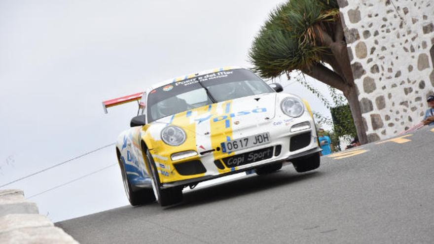 El Porsche 911 GT3 del tinerfeño Enrique Cruz y del grancanario Yeray Mujica.