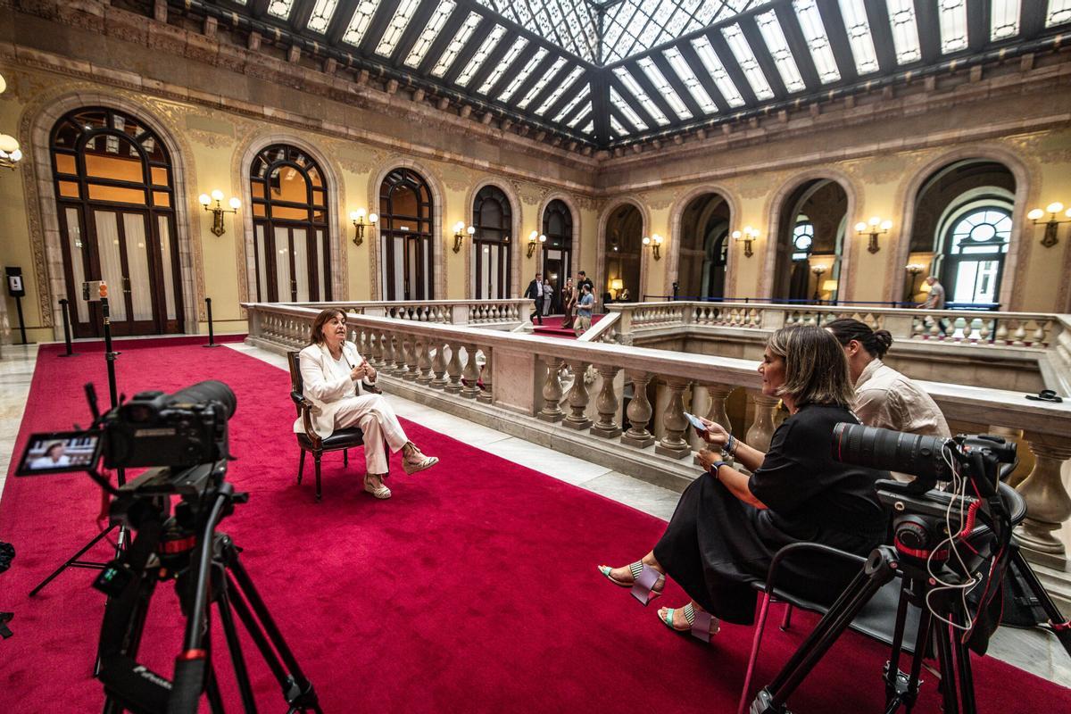 La consellera de Territori, Habitatge i Transició Ecològica, Sílvia Paneque, durante su entrevista con EL PERIÓDICO en el Parlament.