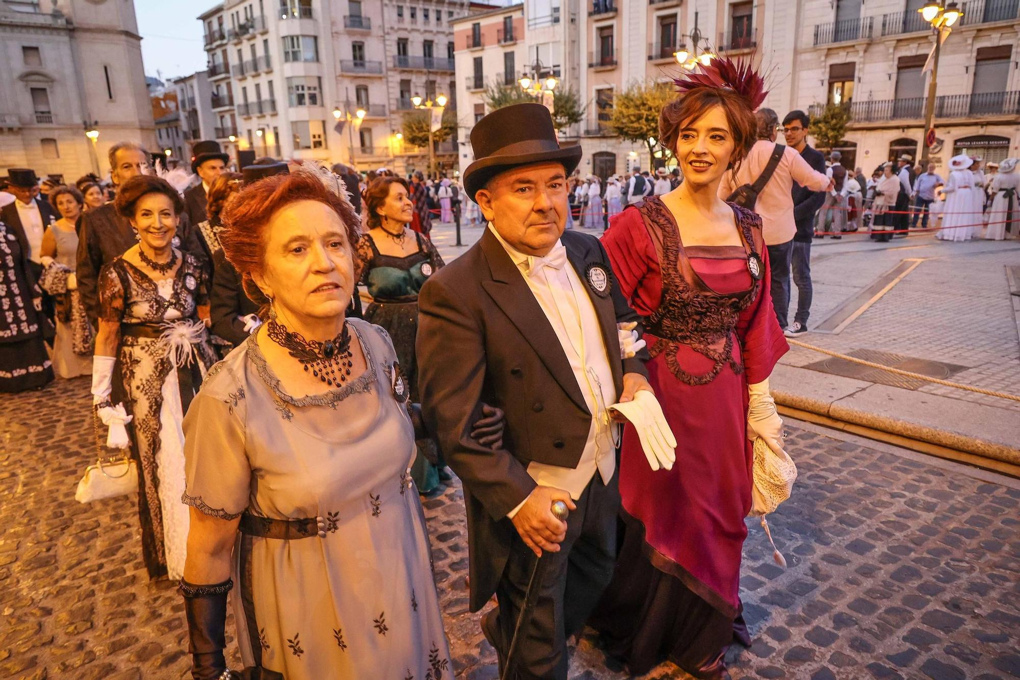 Inicio de la Feria Modernista de Alcoy 2025