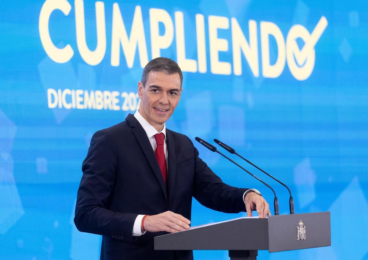 El presidente del Gobierno, Pedro Sánchez, durante la rueda de prensa balance año 2025, en el Palacio de la Moncloa, a 15 de diciembre de 2025, en Madrid (España).