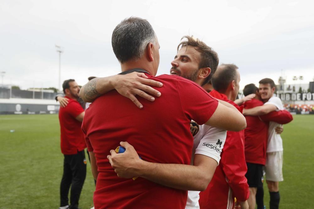 El filial valencianista salva la categoría en el último partido