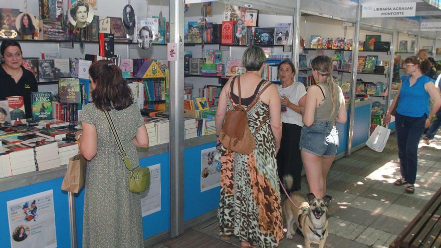 A feira do libro abre nove portas á literatura no Parque de San Lázaro