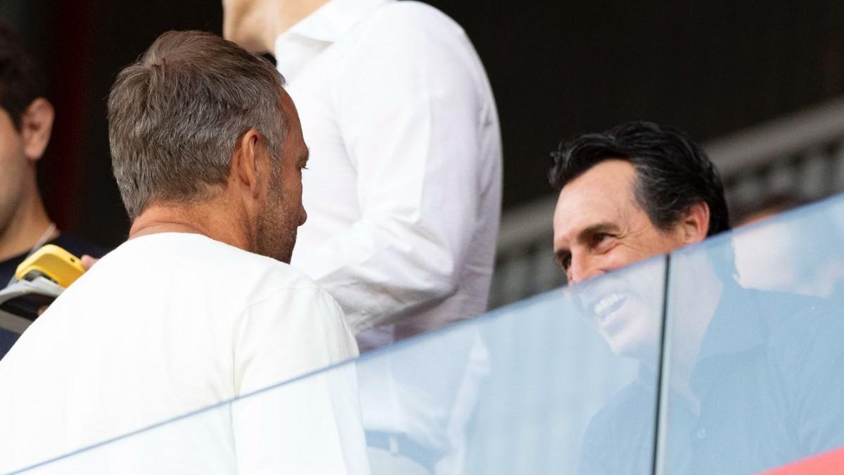 Hansi Flick talks to Unai Emery in the Johan Cruyff box moments before the Barça Athletic v Real Union match.