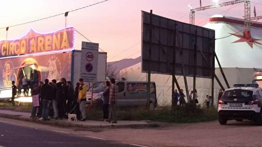 Un momento de la protesta, ayer en Ponteareas. // D. P.