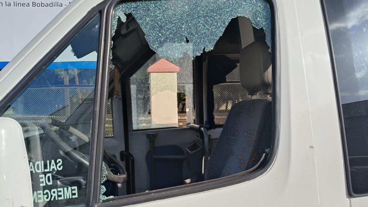 Cristal roto de una furgoneta aparcada