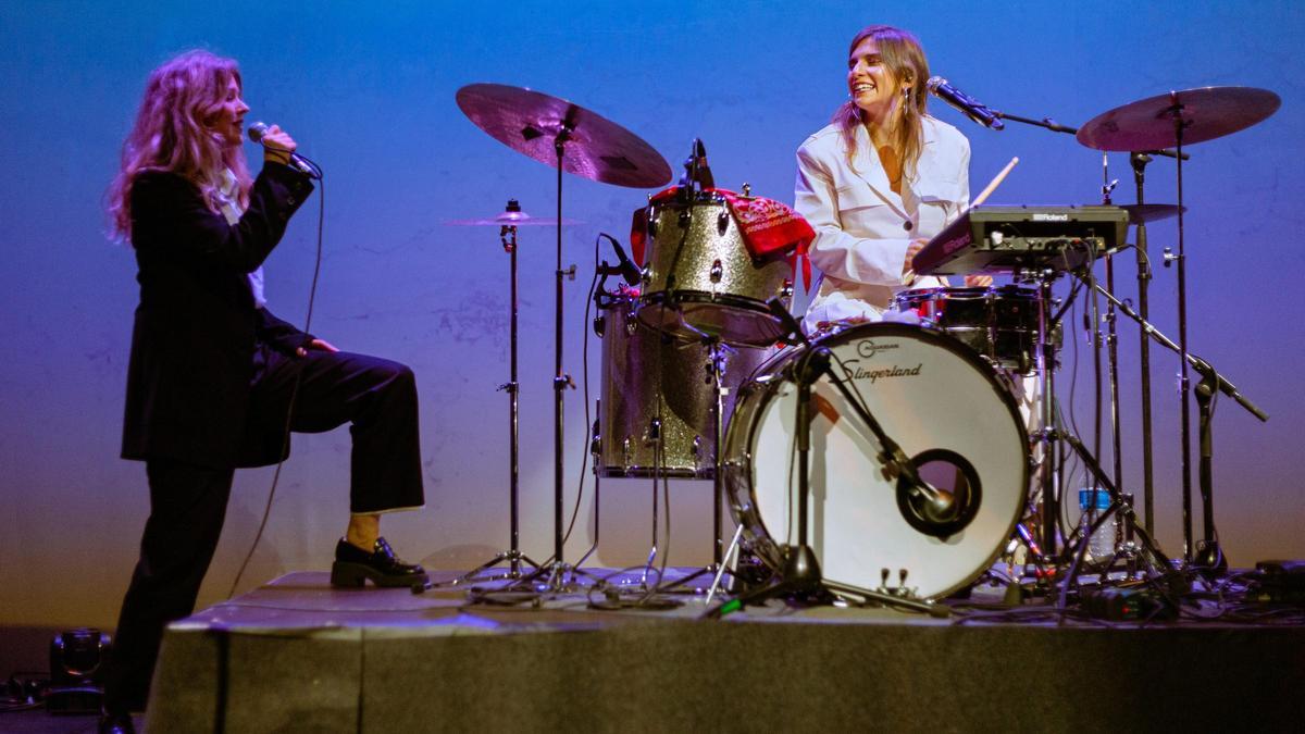 Christina Rosenvinge y Xerach Peñate en la presentación del show de 'Canciones bobas' el pasado 8 de mayo en Madrid.