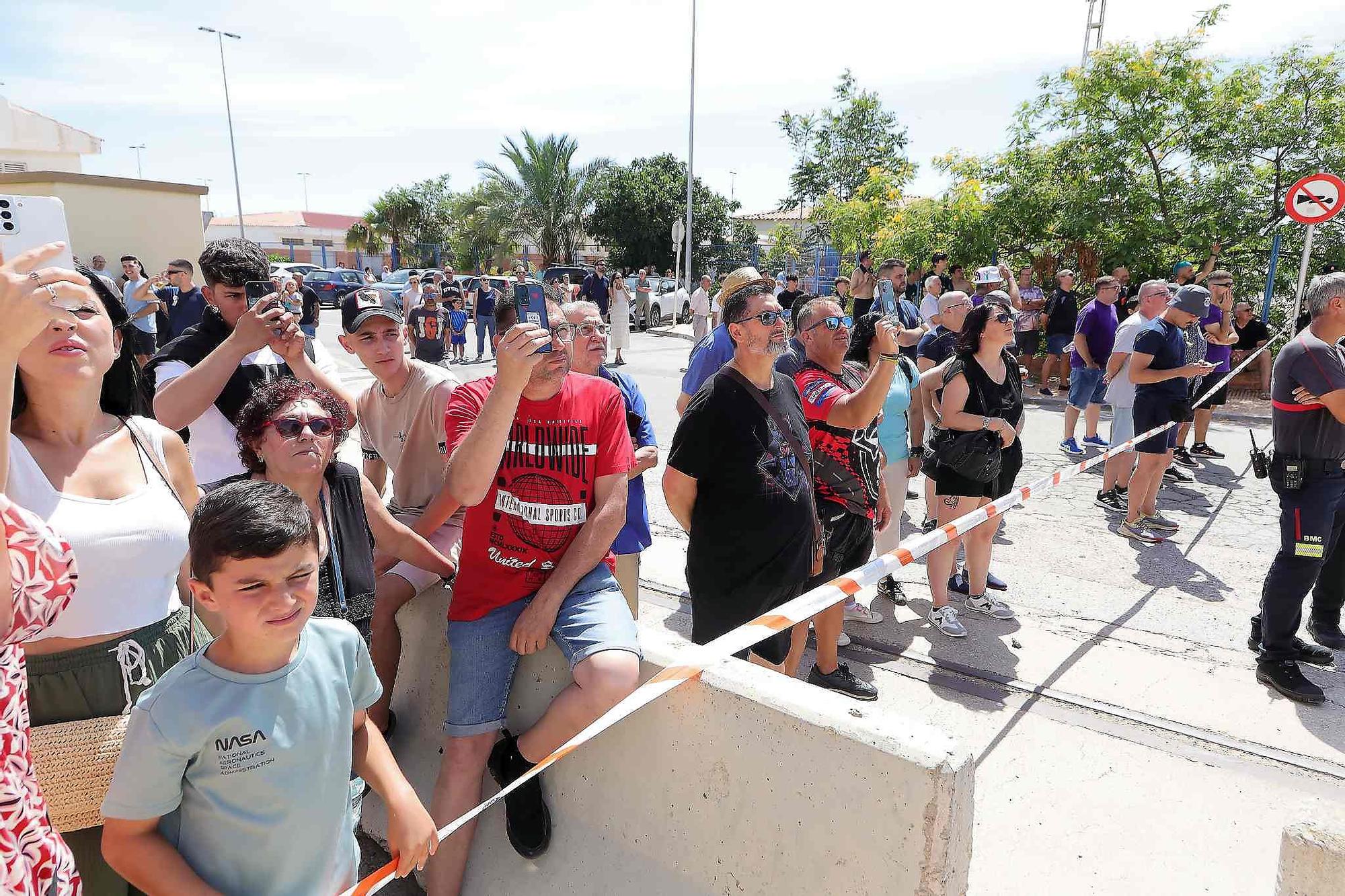 El Grau da inicio a las fiestas de Sant Pere con pólvora, bous y música