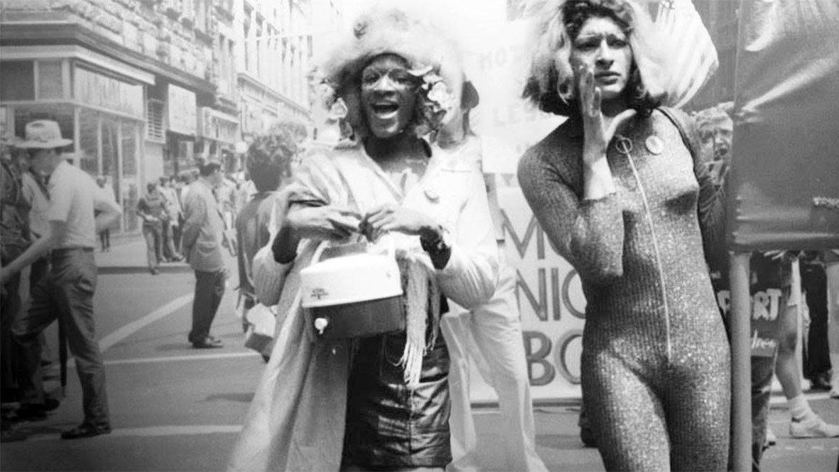 Marsha P. Johnson (izquierda), en una manifestación