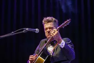 Crítica de Javier Losilla del concierto de Santiago Auserón: El cantor de los ecos de la negritud