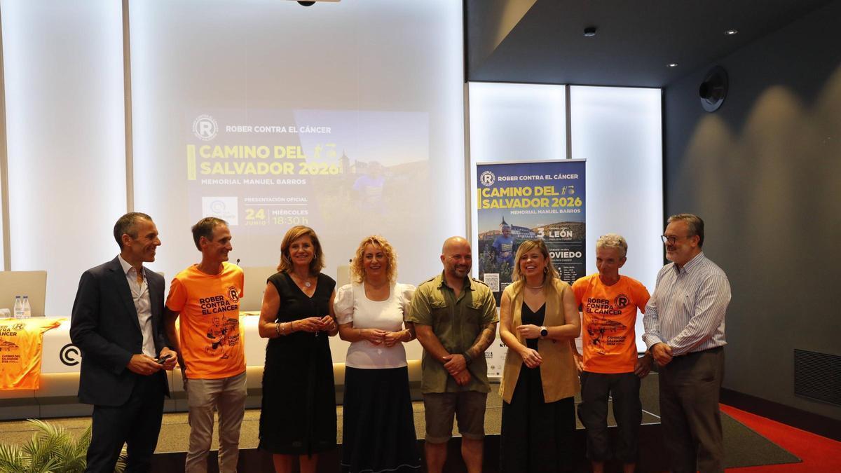 De izquierda a derecha, Marco Prieto, Nicolás de las Heras, Concepción Menéndez, Gema Álvarez, José Evelio Álvarez, Cristina Bernardo, Xon Amor y Alfredo García Quintana.