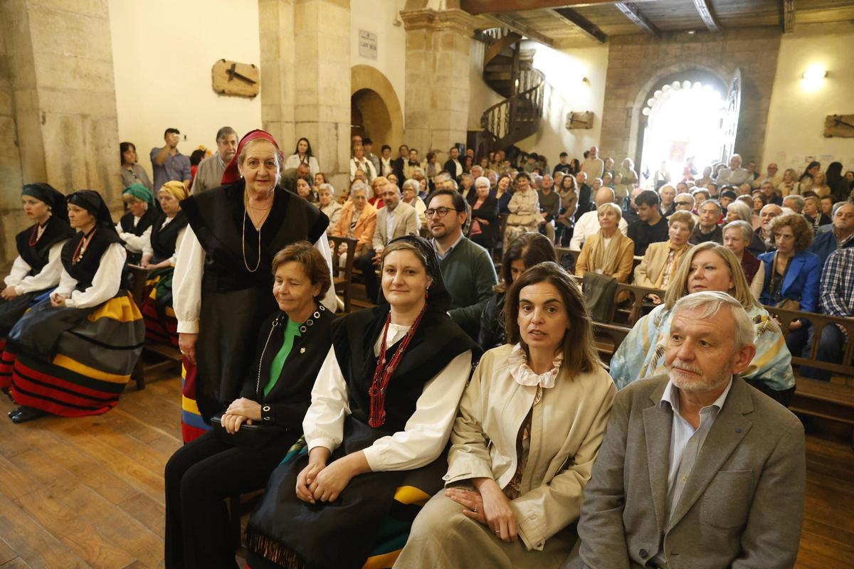 La procesión del Cristo de la Abadía de Cenero, en imágenes