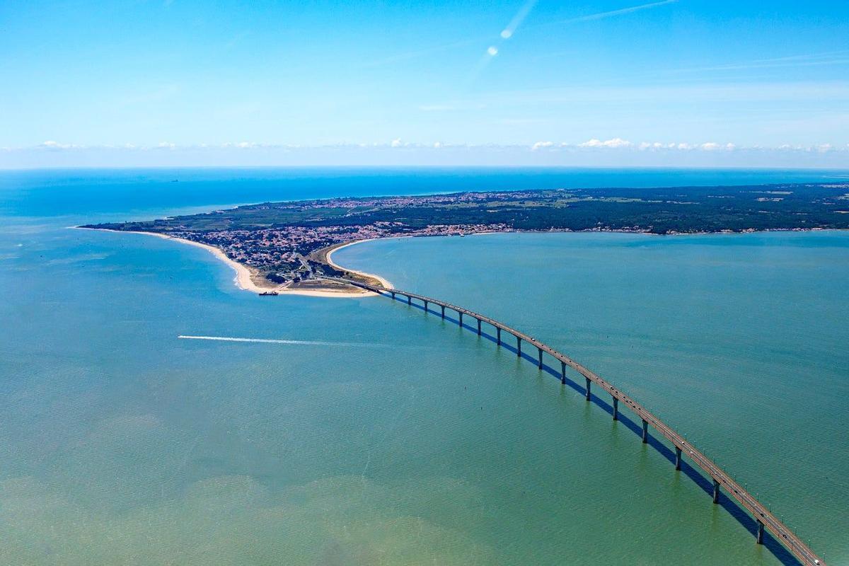 Puente hacia la Isla de Ré, Francia