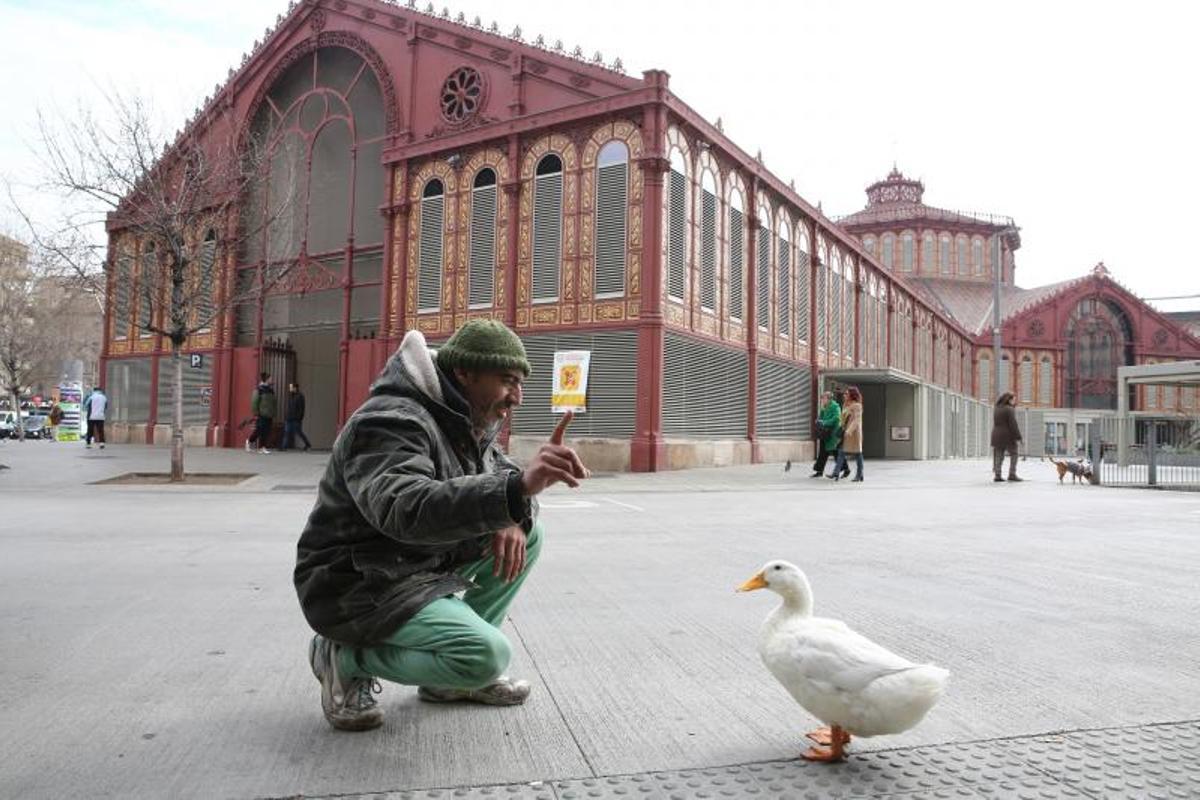 Carlos y Messala, con el Mercat de Sant Antoni de fondo.