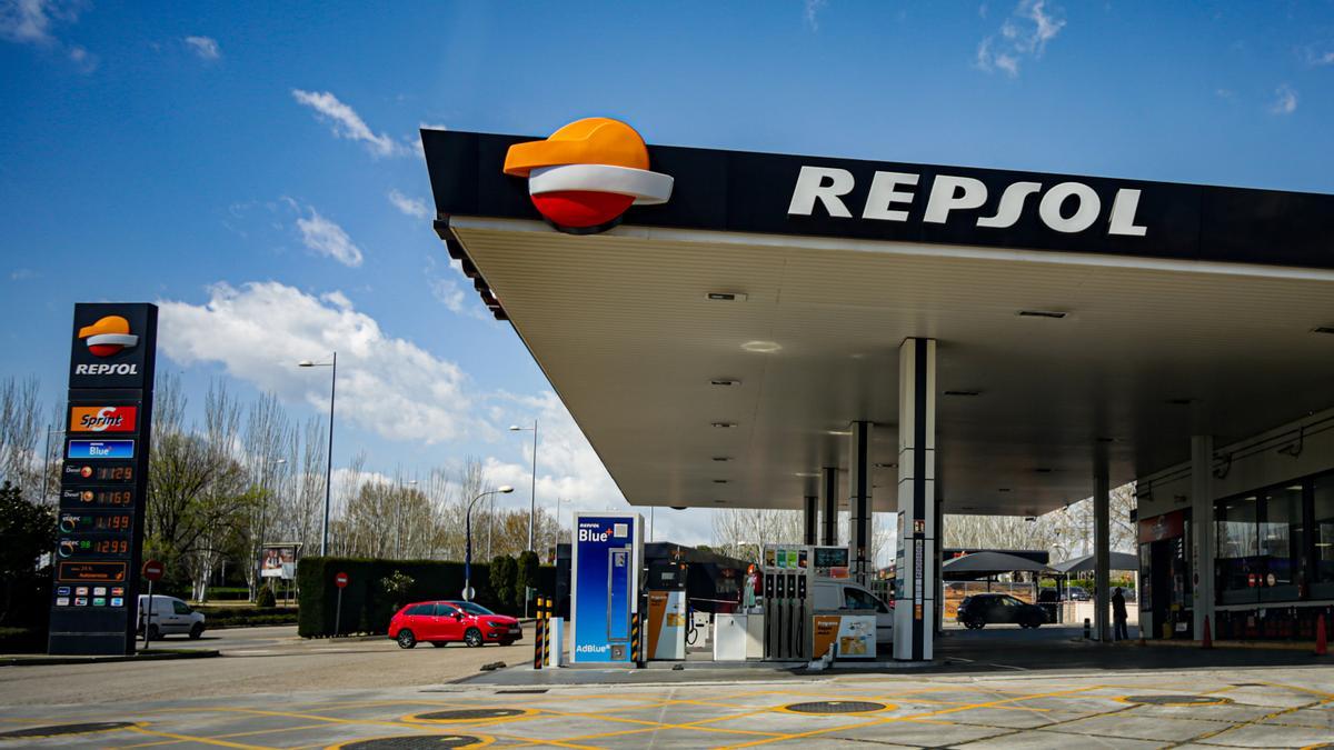 Archivo - Gasolinera de Repsol ubicada en Madrid.