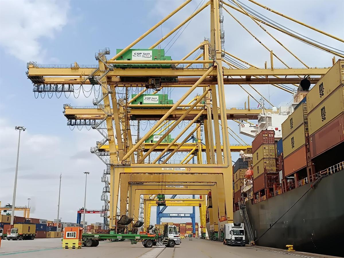 Vista aérea de la terminal de contenedores de CSP Spain, en la que CMA CGM adquiere el 49 % de Noatum.