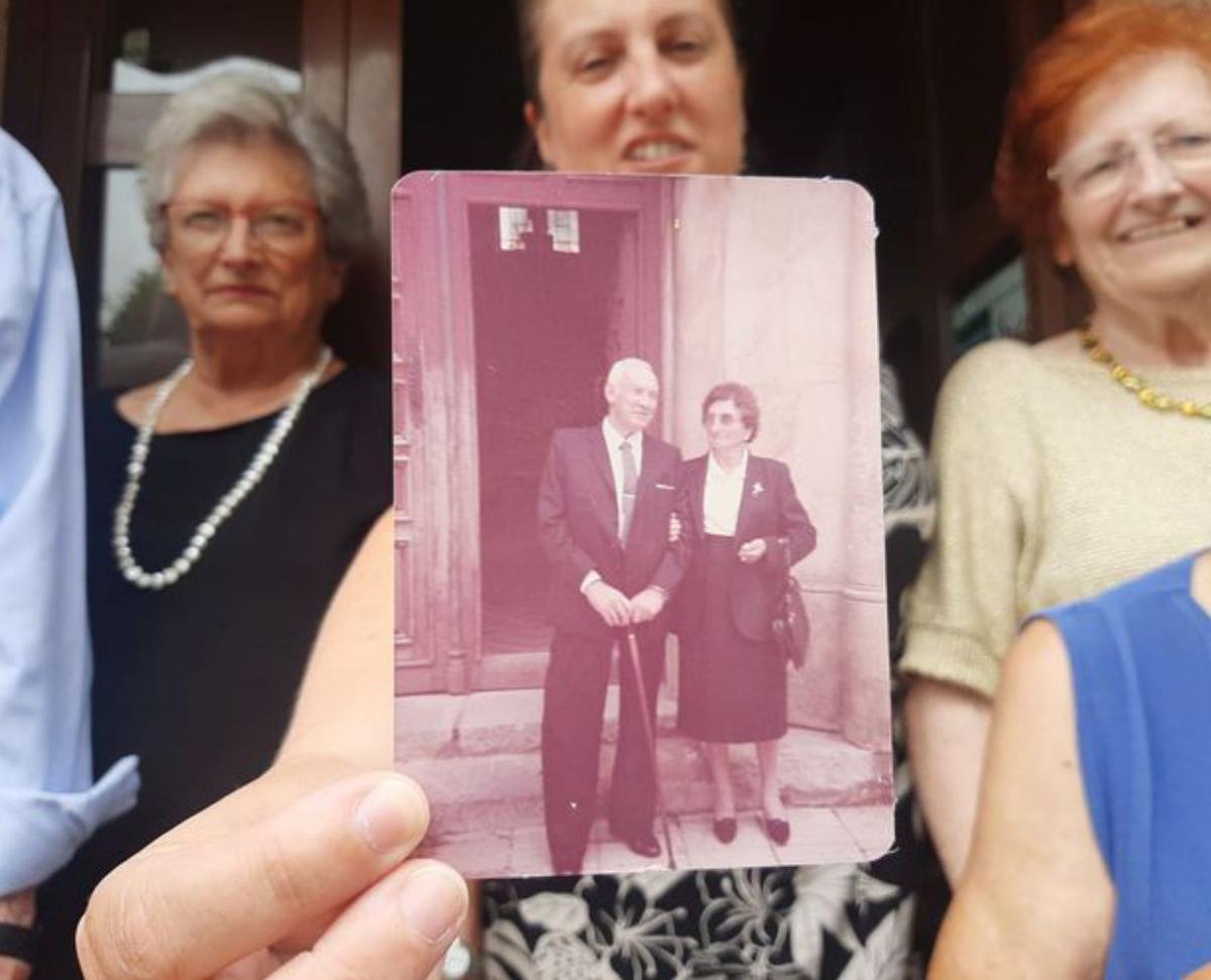 Tiñana dice adiós al último bar del pueblo: Casa Carlos cierra tras 80 años de vida