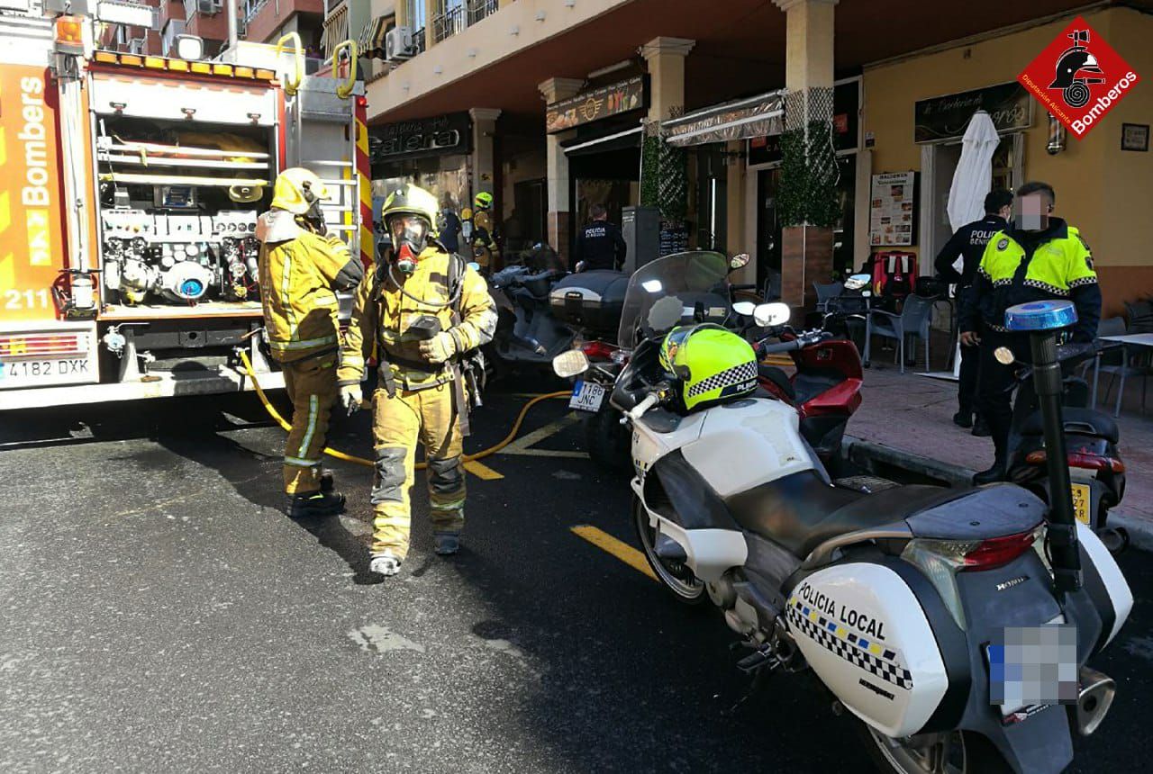 Una freidora eléctrica provoca un incendio en una cafetería de Benidorm