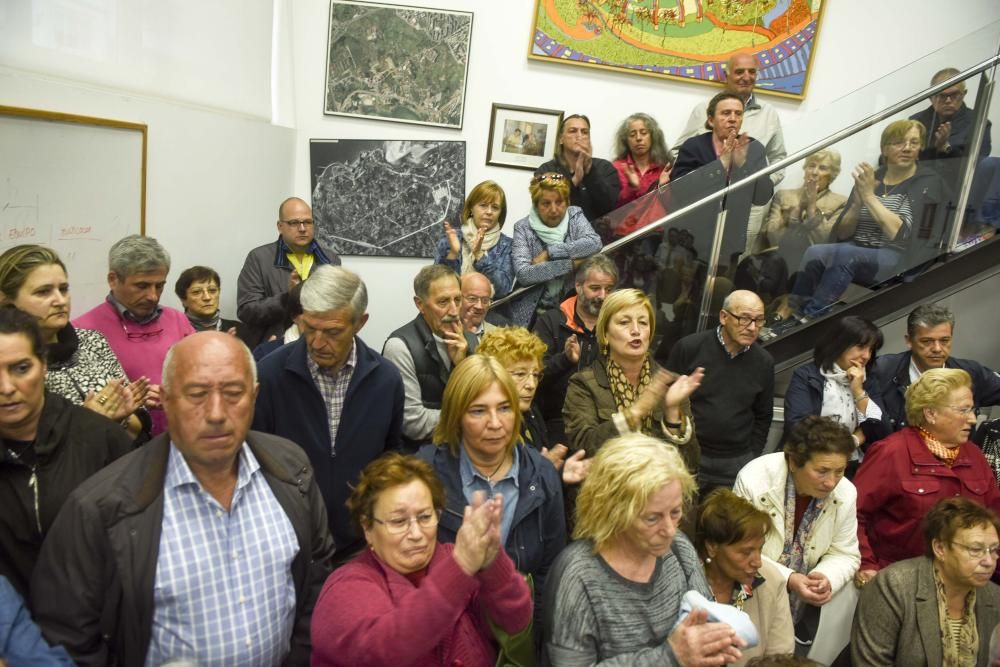 Tensa asamblea de vecinos en Eirís