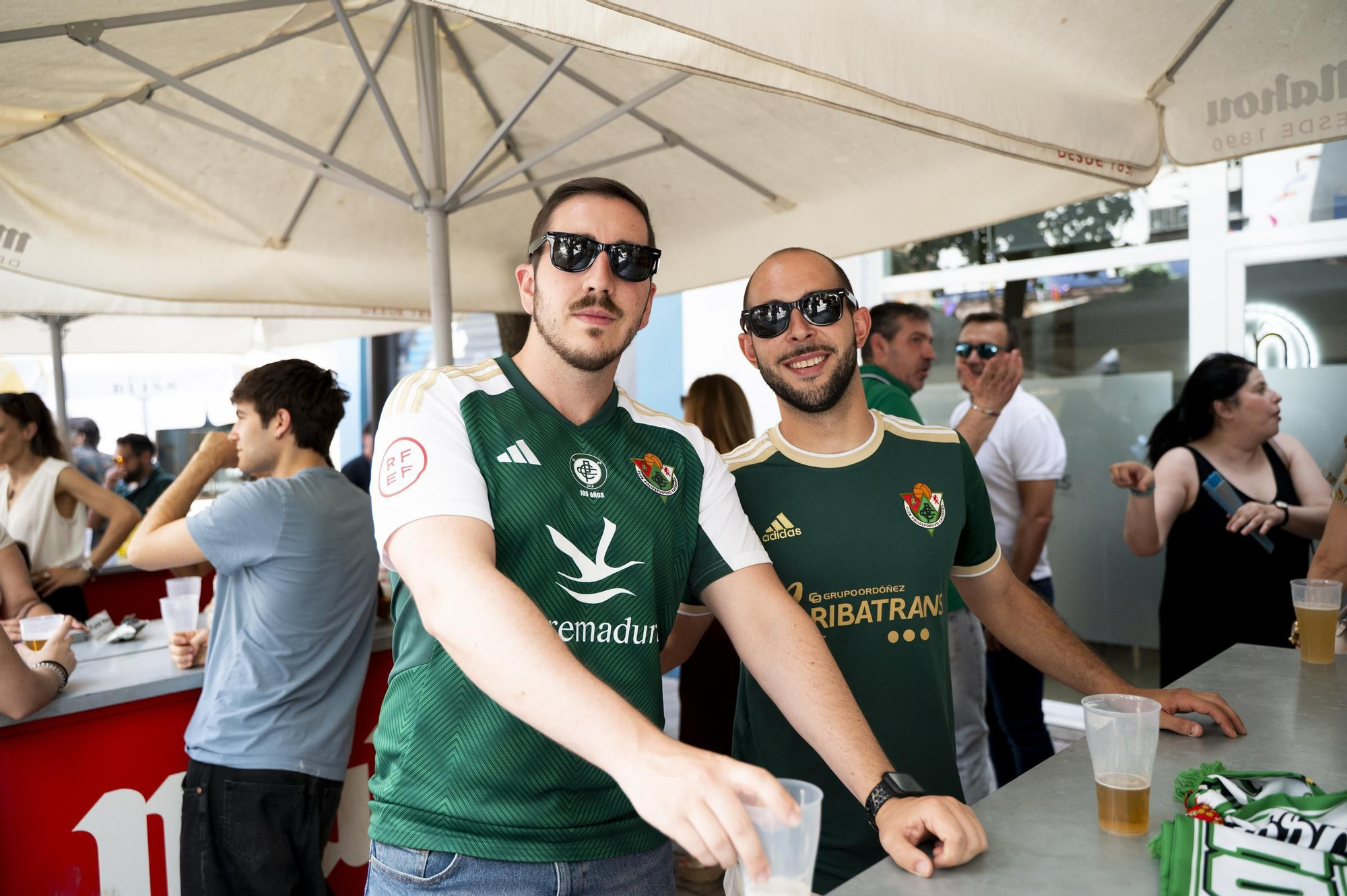 Fotogalería | Ambiente en la Feria de Día de Cáceres marcado por el partido del Cacereño: búscate en las imágenes