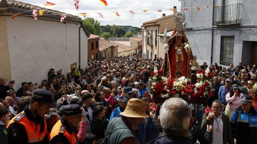 La Virgen de la Concha de Zamora cumple con la tradición en una concurrida romería