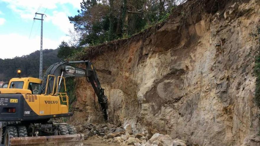 Las obras servirán para la construcción de un muro de piedra de 8 metros de alto y 20 de largo. // G.Núñez