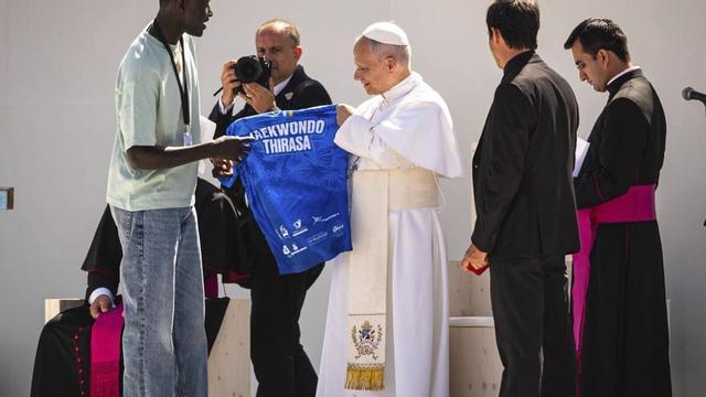 El Papa en un acte amb migrants, ahir a Tenerife, en l’última jornada de la seva històrica visita a Espanya. | RAFAEL ARTURO JIMÉNEZ RIVERO
