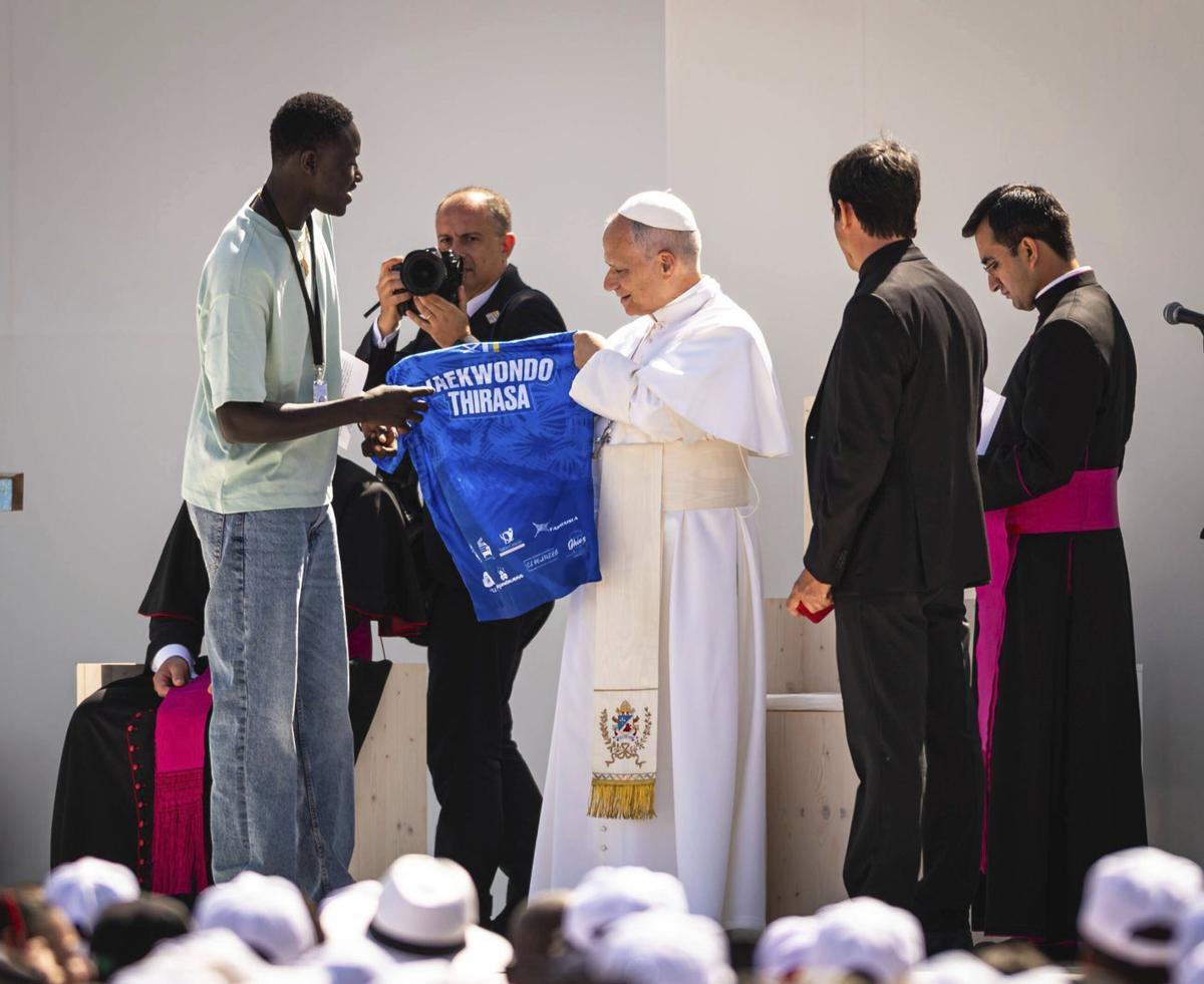 El Papa recorda que "tots som emigrants" en el seu adeu d’Espanya