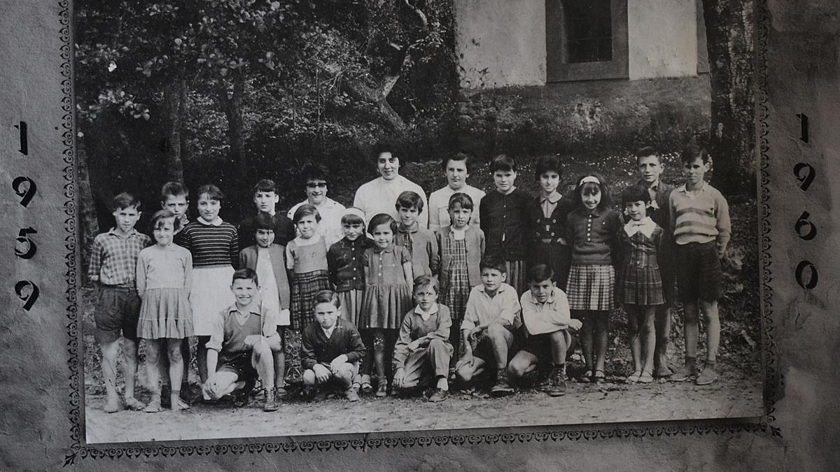 Una de las fotos aportadas por los vecinos de Calabrez para recordar a quienes les precedieron.