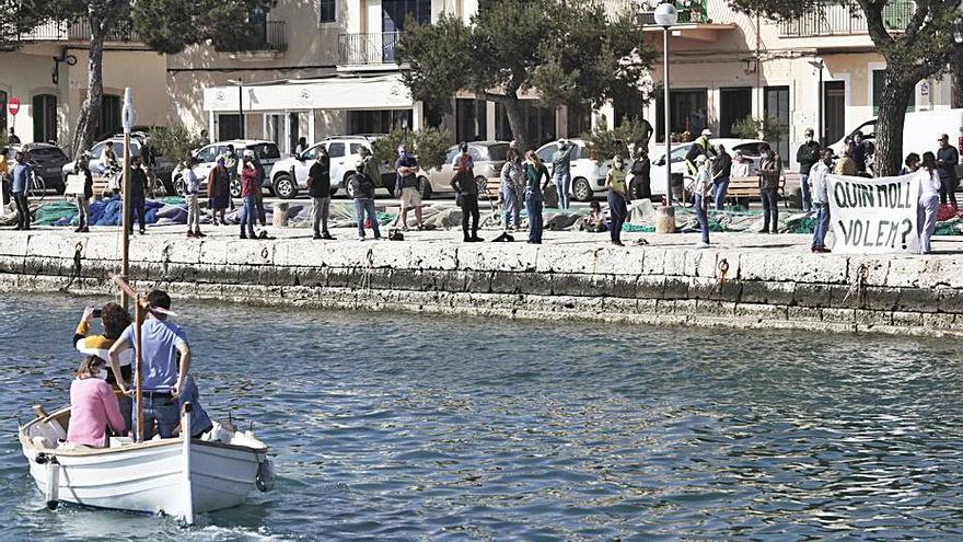 Algunas barcas se sumaron a la convocatoria. | MANU MIELNIEZUK