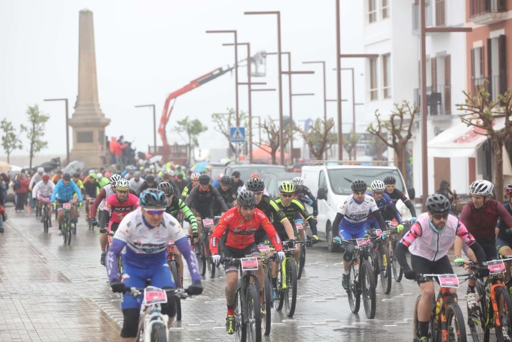 La primera jornada de la competición ha estado marcada por la lluvia