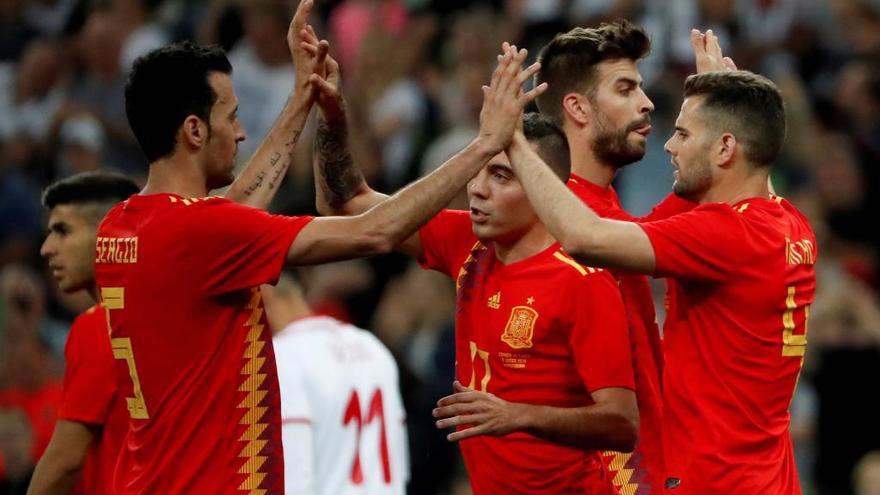 España celebra el gol ante Túnez