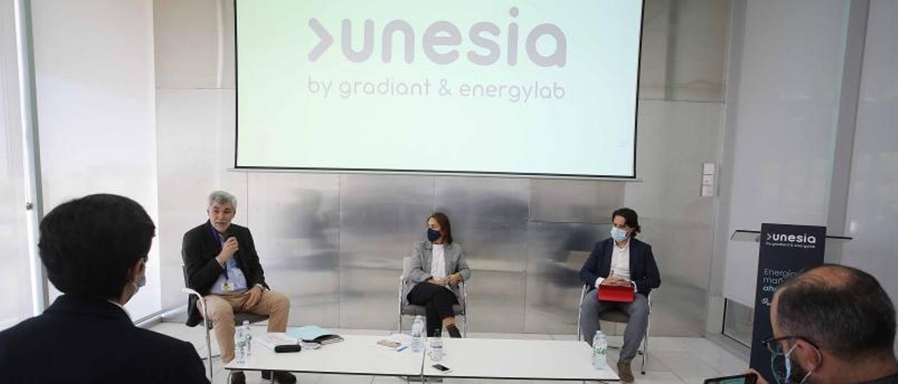 Val, Argerey y Pérez, en la presentación de Unesia.   | // FDV