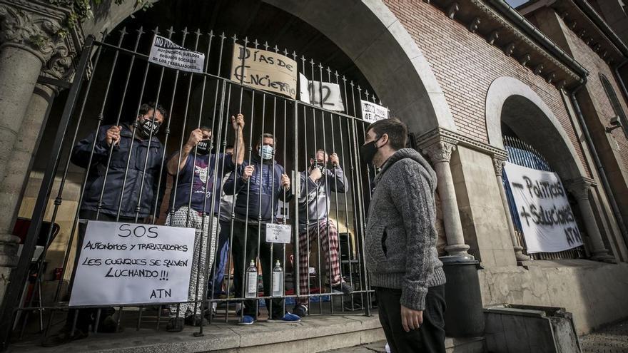 Encerrados en la iglesia por el futuro de sus familias: "Es una situación desesperada,  ya no nos queda nada"