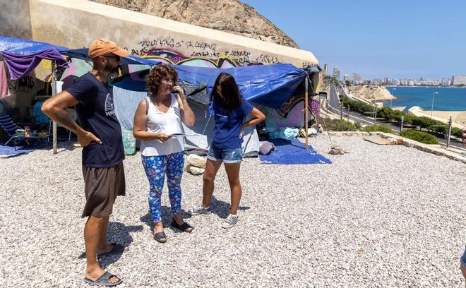 La ONU urge a España una vivienda social para un matrimonio y sus dos hijos que viven en una tienda de campaña en Alicante