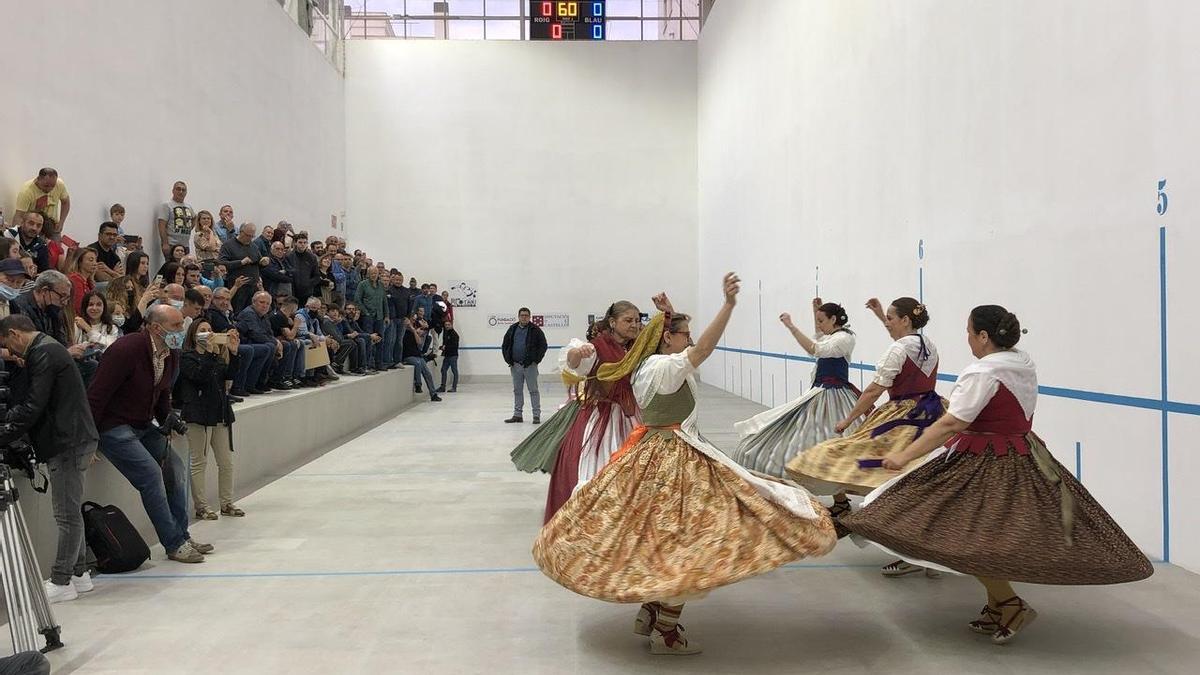 Actuación de la asociación cultural El Torrelló.