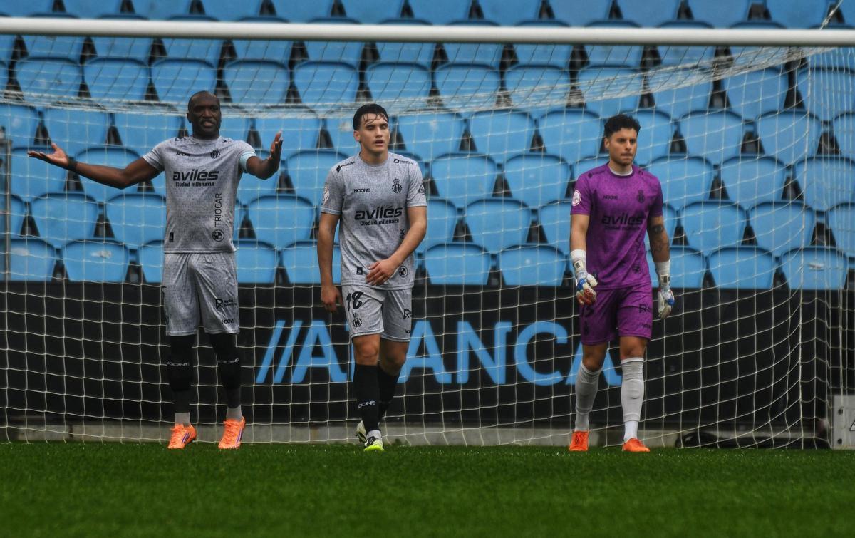 Una jugada del Celta Fortuna-Avilés