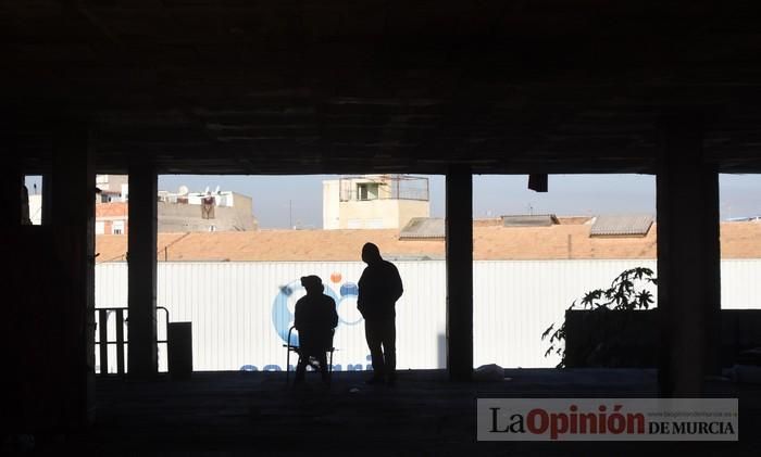 Tensión en San Pío X durante el desalojo de okupas en un edificio abandonado