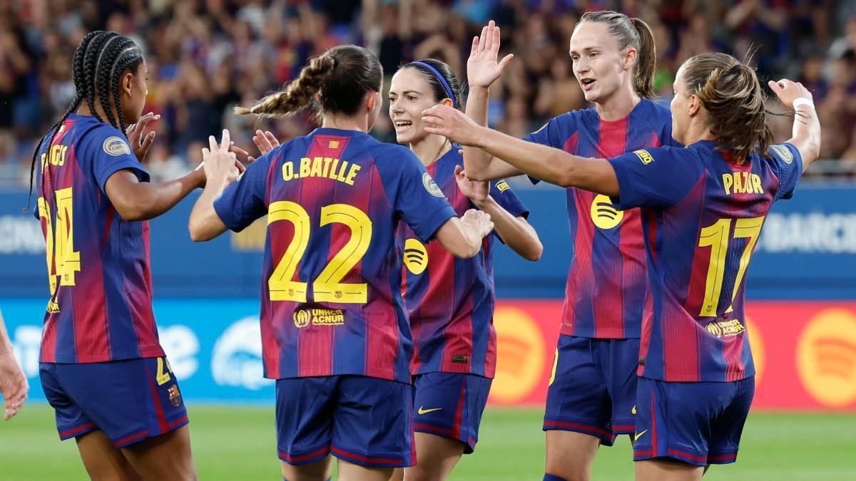 El Barça femenino celebra uno de los goles anotados al Alhama