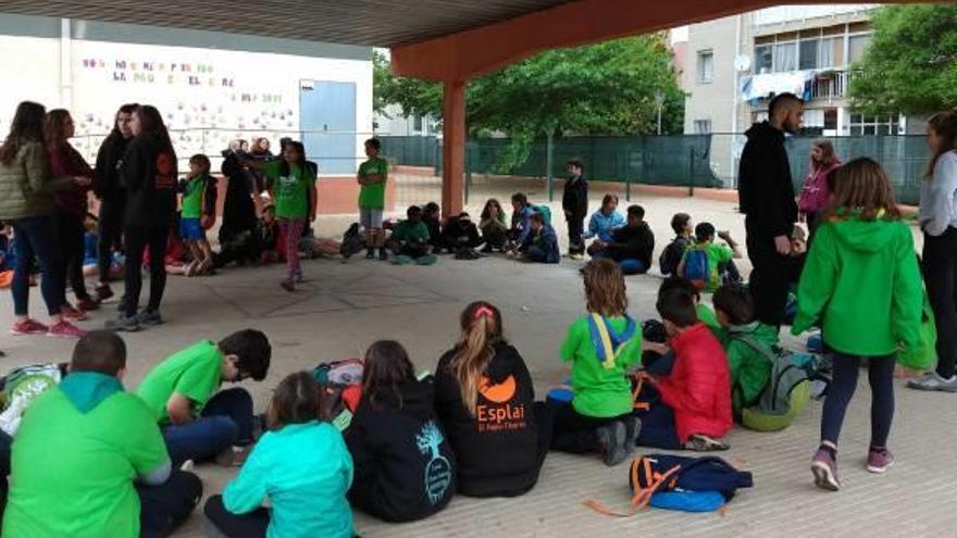 Els joves es van repartir per grups en diferents patis de les escoles de Martorell