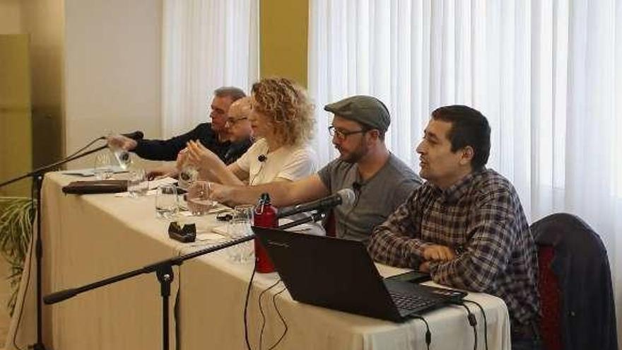 En la mesa, por la izquierda, Dacio Alonso, José Antonio Álvarez, Lucía Montero, Diego Bárcenas y David Díaz, ayer.