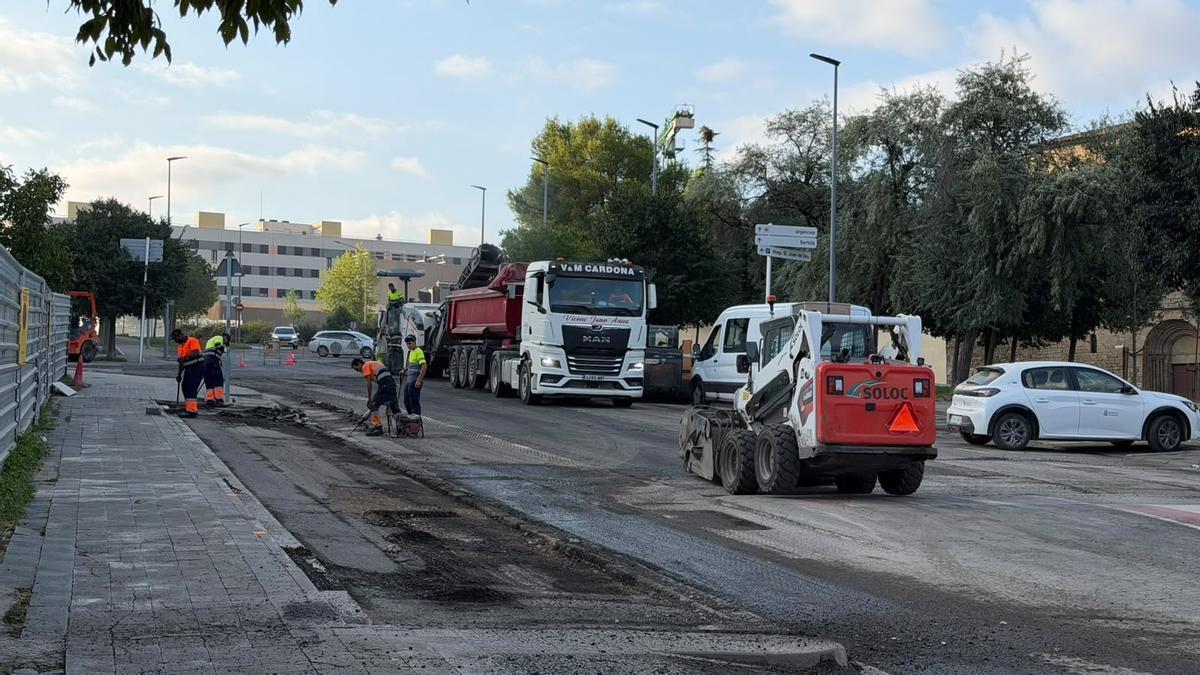 Obres de reasfaltament al carrer Divina Pastora
