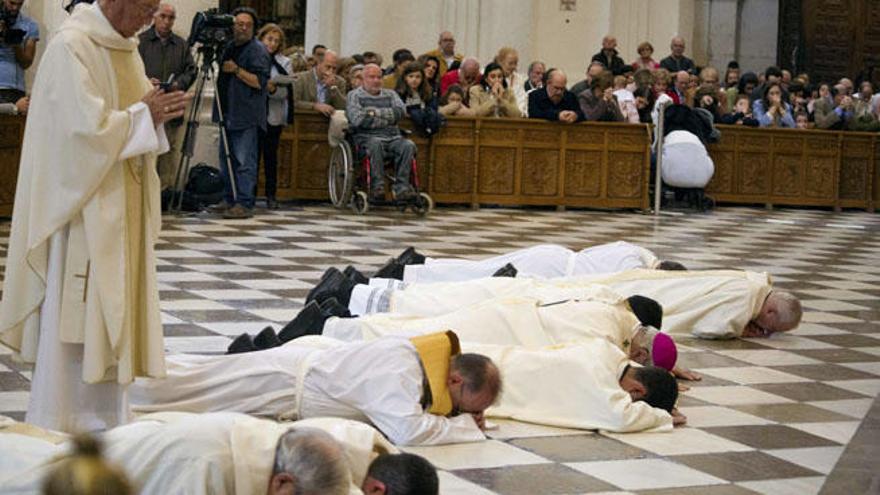 El arzobispo de Granada y algunos de sus sacerdotes piden perdón por lo sucedido.