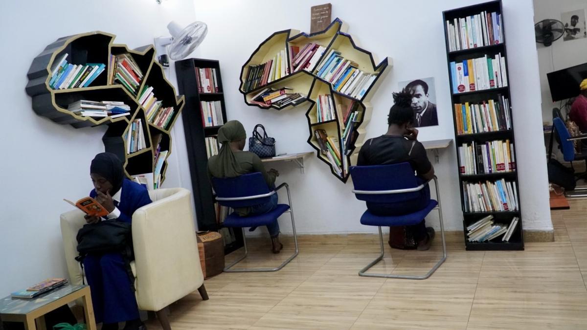 Interior de la Afrotèque en el corazón de Dakar.