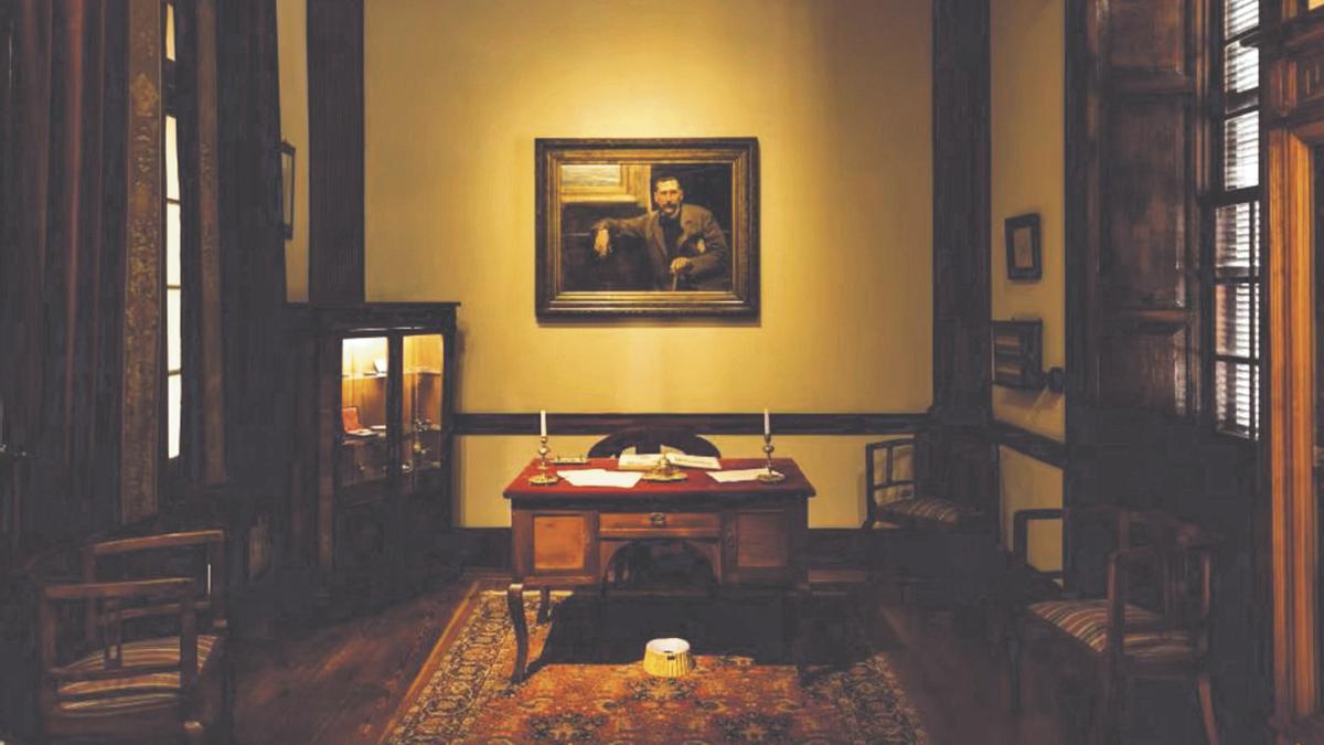 Un retrato de Benito Pérez Galdós preside el despacho del autor en su hogar en la capital grancanaria que hoy acoge la Casa Museo del escritor grancanario.